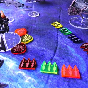 Acrylic Battlefleet Gothic missile tokens. Marcadores de torpedos para BFG Warhammer hecho en metacrilato translúcido. Torpedoes wargaming.
