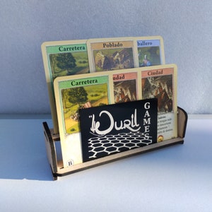 Soporte para cartas de juego de mesa realizado en madera. Sujetar naipes artesano. Pack reposa baraja para 2 jugadores. Card stand set