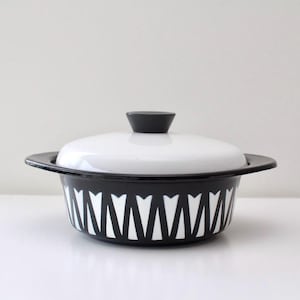 Vintage Black and White Enamel Pan, Retro kitchen deco,