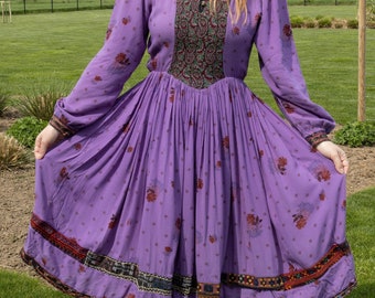 size S/M handmade dress 1970 with embroidery