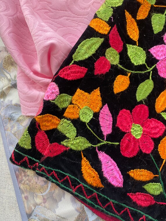 size M/L vintage 1970s Afghan waistcoat embroider… - image 10
