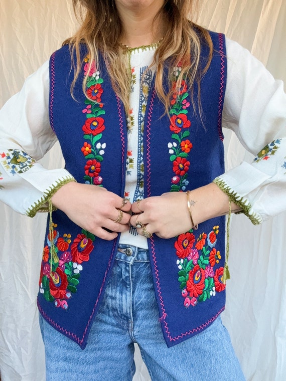 size M - Hungarian 1970s vintage hand embroidered… - image 1