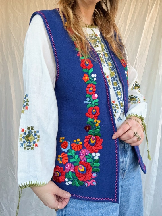 size M - Hungarian 1970s vintage hand embroidered… - image 3