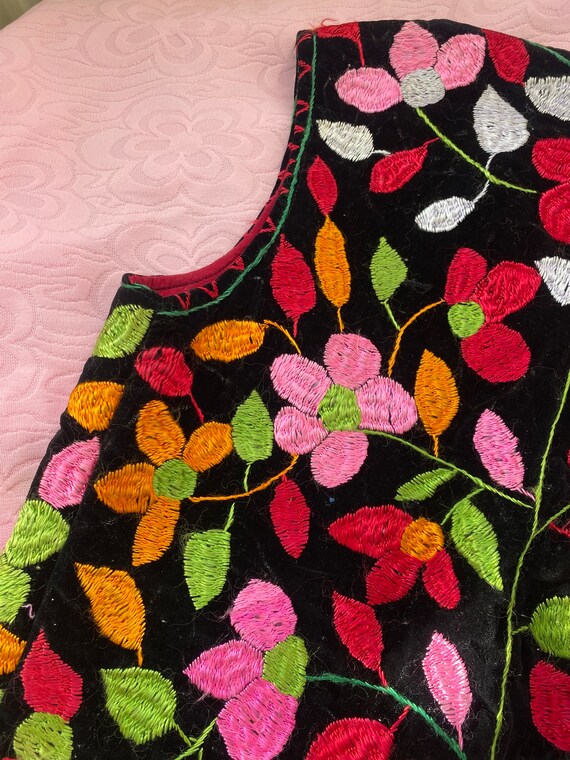 size M/L vintage 1970s Afghan waistcoat embroider… - image 9
