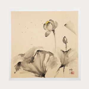 Dipinto originale sumi-e di fiori di loto. Inchiostro su carta di riso beige. Arte giapponese senza cornice. Suibokuga. Decorazione murale cinese.