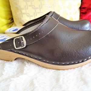 Size EU 35 EU 37 DAKOTA Chocolate clogs classic on the natural sole Swedish style wood Unisex for Mom, Mother's Day, Birthday, Christmas