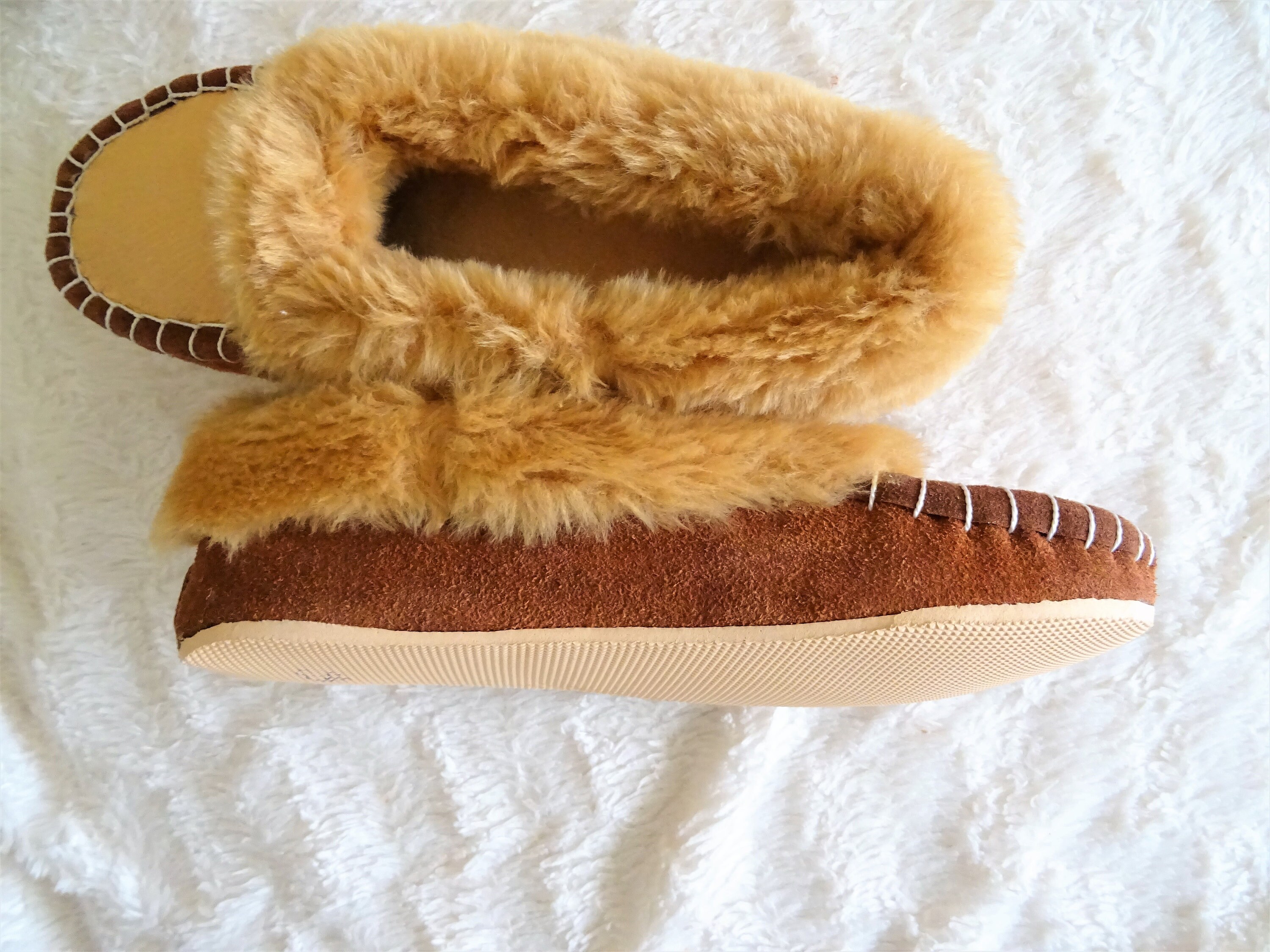 Women's Genuine Suede Moccasin Slippers - Stone Color By Mokkers (New In Box)