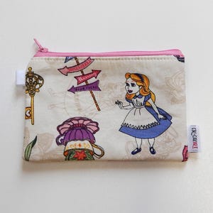 Alice im Wunderland Grinsekatze Geldbörse – Kleine Disney Geldbörse – Niedliche Reißverschlusstasche für Münzen & Karten