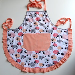Sheep Print Retro Apron – Handmade Cotton Kitchen Apron with Pockets, Cute Cooking Gift for Her, Mom, Wife, Farmhouse Style