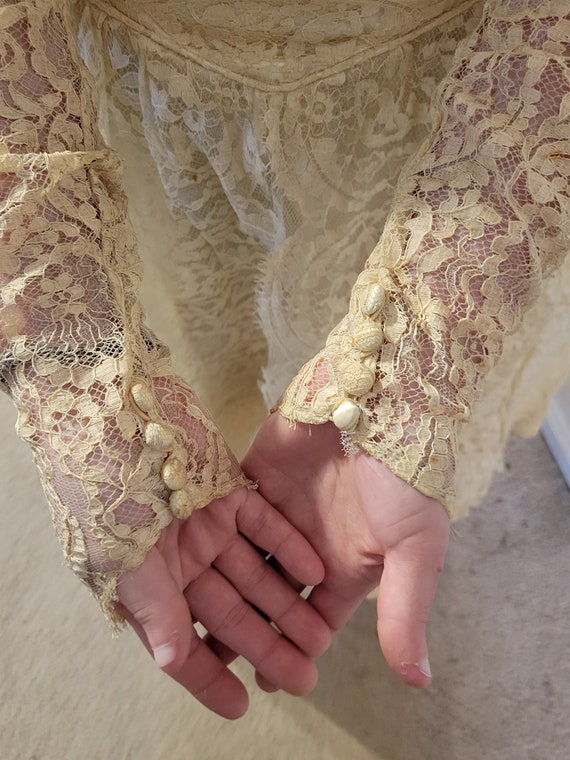 Antique wedding dress - image 4