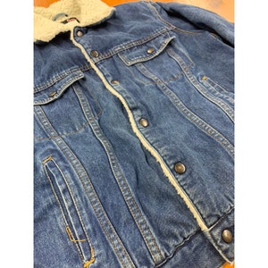 Chaqueta vaquera sherpa vintage de los años 80, camiseta vintage