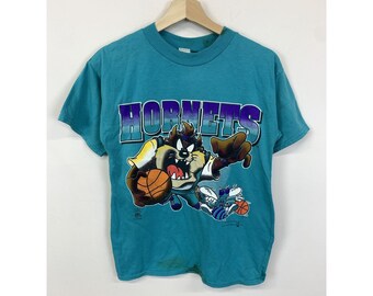 Vintage 1995 Hornets Tazmanian Devil Tee Shirt Tue Vintage Basketball Looney Tumes 1995 Tee Shirt Size Svintage tshirt