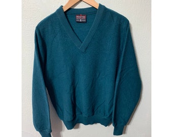 Sweter dzianinowy w kolorze turkusowym z dekoltem w serek