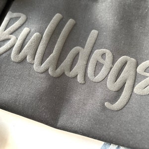 Sweat personnalisé avec nom d'équipe, sweat mascotte personnalisé, police de caractères bulldogs image 3