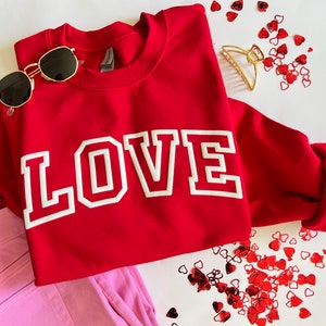 Valentinstag Sweatshirt, LOVE Sweatshirt, Valentinstag Geschenk, rotes Valentinstag Sweatshirt