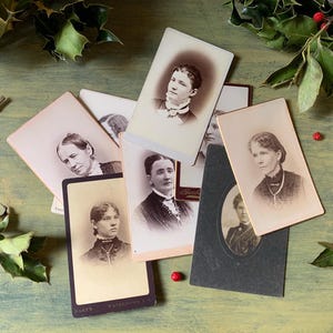 Juego de 8 tarjetas de gabinete vintage / Tarjetas de retratos individuales de mujeres fuertes / Regalos únicos de estilo gótico macabro Curiosidades