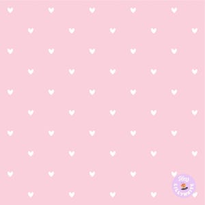 Puede incluir: Un fondo rosa claro con un patrón de corazones blancos espaciados uniformemente. Los corazones son pequeños y de diseño sencillo. Un pequeño logotipo circular con texto y un personaje de dibujos animados está en la esquina inferior derecha.