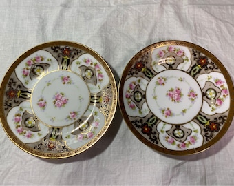 Juego de 2 platos de porcelana japonesa antigua pintada a mano con motivos florales dorados de Nippon de 6"