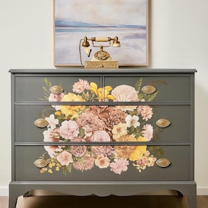 SOLD****************************Gorgeous Refinished Vintage Hepplewhite Dresser/nursery dresser, chest of drawers ***Free Local Shipping***
