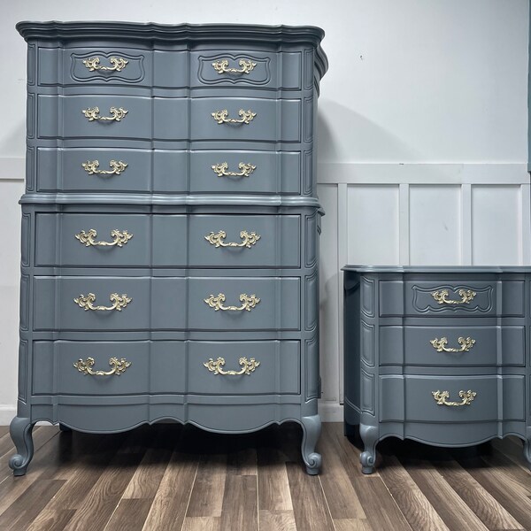 Gorgeous French Provincial Dresser and Nightstand Set ***Free Local Shipping****