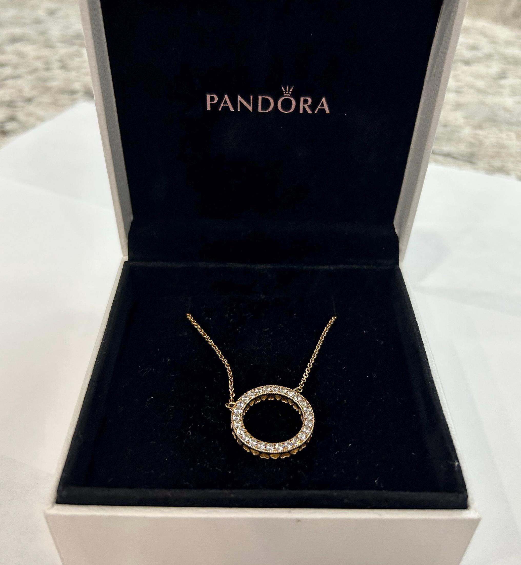 J130L. Vintage Sterling Silver Pandora Circle of Sparkle
