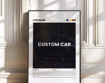 Puede incluir: Un póster en blanco y negro con el texto "CUSTOM CAR" en letras blancas en negrita. El póster presenta un coche negro en un entorno de bosque. El póster tiene un marco negro.