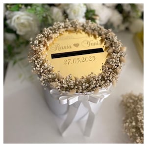 Personalized urn with dried flowers
