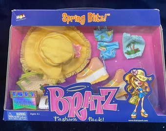 Bratz Girlz Cloe and Jade Doll Fashion Pack beach style + one card Bratz