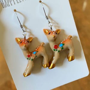Hangoorbellen herten, 3D-oorbellen herten, miniatuur dierenoorbellen, geschenken hertenliefhebber, hoogwaardige roestvrijstalen haken, leuke oorbellen, gratis cadeau