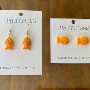 Taiyaki Fish Earrings/Taiyaki Studs/Taiyaki Hook Wire Earrings/Food Earrings/Miniature Earrings/3D Taiyaki Charm/18K Gold Plated/Free Gift