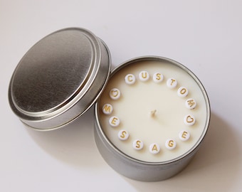 Candela con messaggio di perline / Candela personalizzata / Scatola d&#39;argento da 4 oz / Nessuna etichetta / Qualsiasi messaggio / Opzioni di fragranza