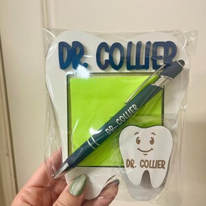 Personalized Dentist and Dental Hygienist / assistant Gift - Engraved Post-it Note Holder, Pen and custom Tooth Buddy magnet Navy
