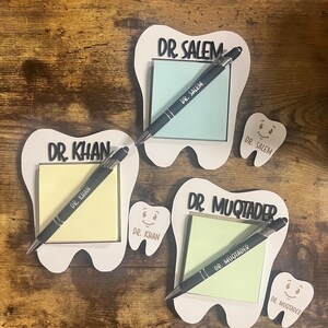 Personalized Dentist and Dental Hygienist / assistant Gift - Engraved Post-it Note Holder, Pen and custom Tooth Buddy magnet Preto