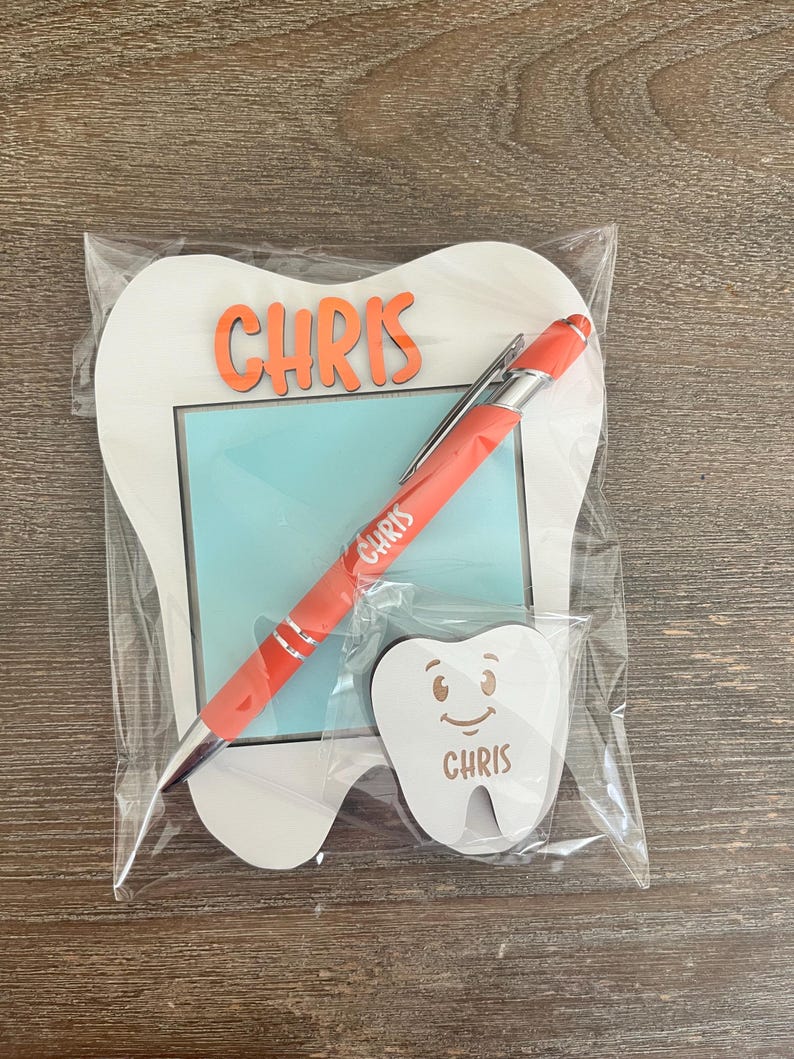 Personalized Dentist and Dental Hygienist / assistant Gift - Engraved Post-it Note Holder, Pen and custom Tooth Buddy magnet Laranja