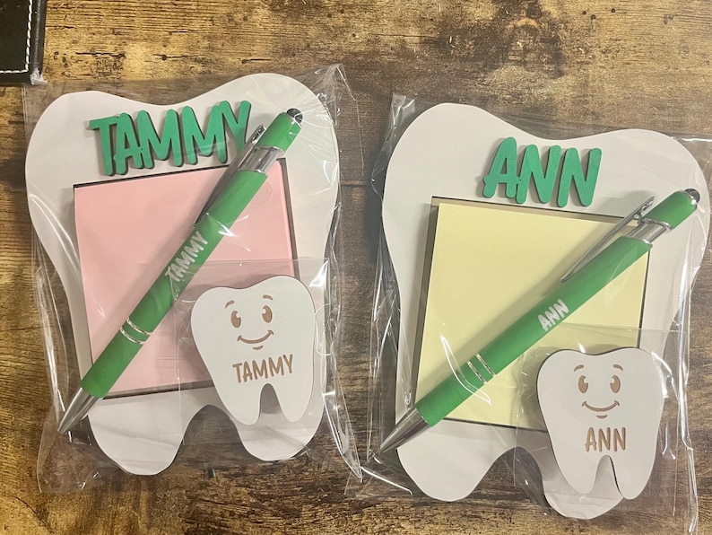 Personalized Dentist and Dental Hygienist / assistant Gift - Engraved Post-it Note Holder, Pen and custom Tooth Buddy magnet Verde