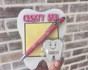 Personalized Dentist and Dental Hygienist / assistant Gift - Engraved Post-it Note Holder, Pen and custom Tooth Buddy magnet