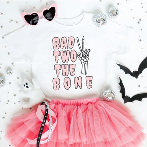 Bebés Bad TWO the Bone Camiseta / Camiseta de Halloween para niñas / Vibraciones espeluznantes / Terrible Twos / Pink Vibes / Bad 2 the Bone Birthday Party
