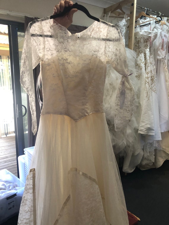 Graceful Vintage White Wedding Dress, Classic Lace, Fit to size Size 8 Gown