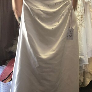 Elegant Lace Wedding Dress - Classic White Bridal Gown, Size 12