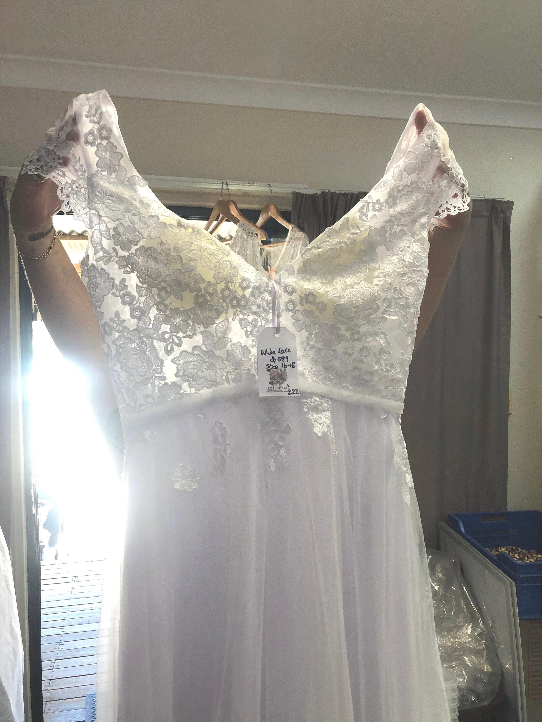 Elegant White Lace Wedding Dress, Size 16-18 - Etsy Elegant White Lace Wedding Dress, Size 16-18 - Etsy
