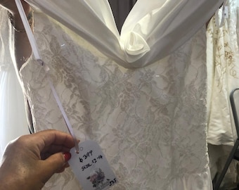Premium Lace Wedding Dress, Size 12-14 White Color, Elegant Classic Design Bridal Dress, Romantic Wedding Gown, Bridal Outfits, Perfect Gift