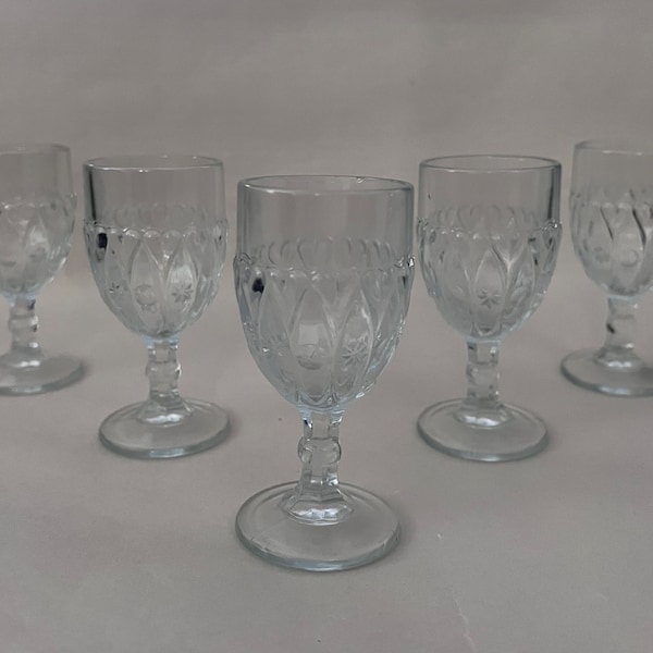 Cordial glasses / EAPG / “Hearts of Loch Laven” from Indiana Tumbler & Goblet Company / 1894-1899