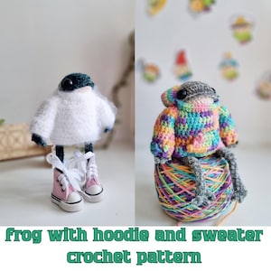 Könnte beinhalten: Zwei gehäkelte Froschpuppen, eine in einem weißen Pullover und rosa Turnschuhen, die andere in einem Regenbogen-Hoodie, sitzen auf einem Wollknäuel. Der Text "Frog with hoodie and sweater crochet pattern" steht unten.