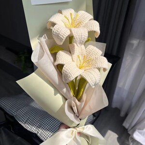 Valentine's Day gift, crochet bouquet, white lily handmade flower, knitted flower, gift for her, grandmother's gift, wedding bouquet,
