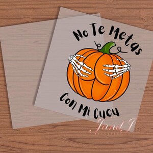 May include: A Halloween-themed graphic with a pumpkin and skeleton hands. The text reads "No Te Metas con Mi Cucu".