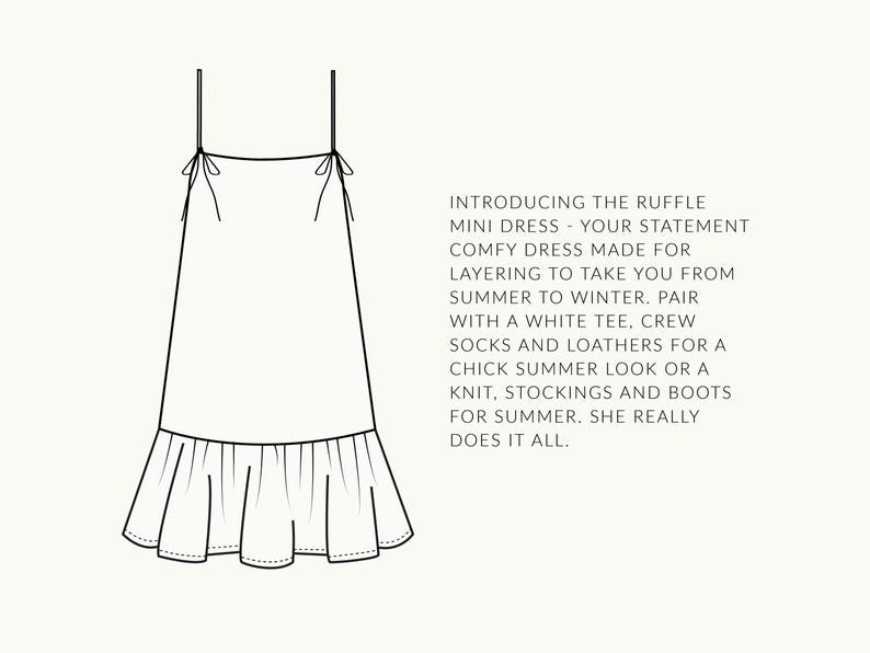 K&ouml;nnte beinhalten: Ein wei&szlig;es, &auml;rmelloses Minikleid mit einem R&uuml;schen-Saum. Das Kleid hat d&uuml;nne Tr&auml;ger, die an den Schultern gebunden werden. Der Text "INTRODUCING THE RUFFLE MINI DRESS - YOUR STATEMENT COMFY DRESS MADE FOR LAYERING TO TAKE YOU FROM SUMMER TO WINTER. PAIR WITH A WHITE TEE, CREW SOCKS AND LOATHERS FOR A CHICK SUMMER LOOK OR A KNIT, STOCKINGS AND BOOTS FOR SUMMER. SHE REALLY DOES IT ALL." steht unter dem Kleid.
