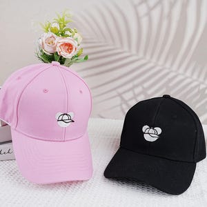 Aangepaste geborduurde muismuts, schattige muis baseballcaps, gepersonaliseerde geborduurde cartoonhoeden, mutsen familievakantie, gepersonaliseerde cadeaus