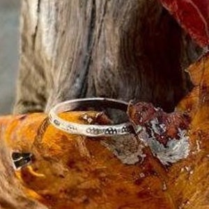 Handmade Karen 925 silver ring with small engraved flower decorations