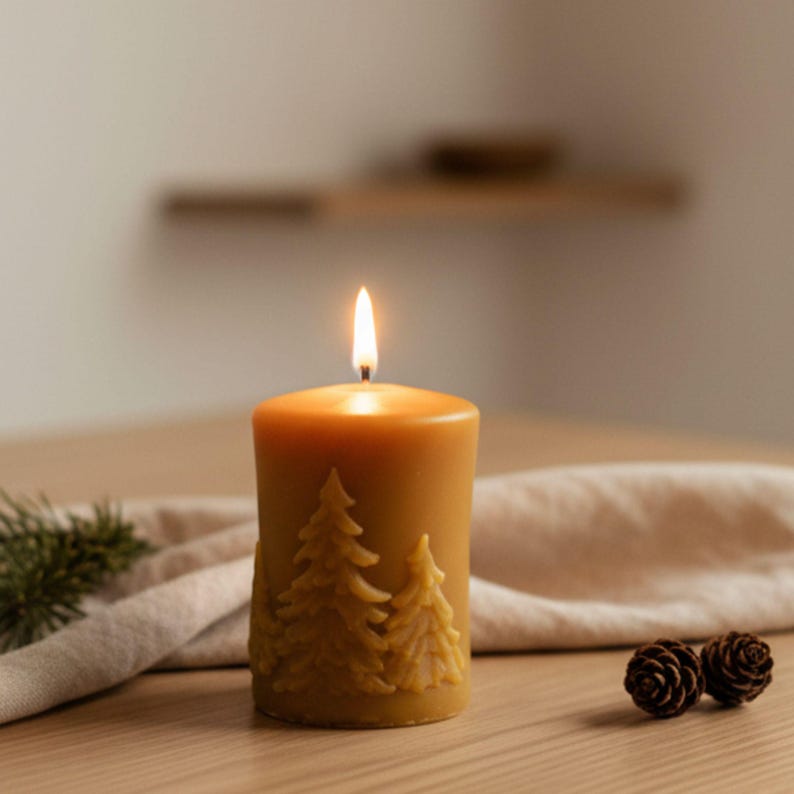Naturalna świeca z wosku pszczelego Świerk | Ręcznie robiona ekologiczna świeca Slow Living Decor | Beskidy zdjęcie 5
