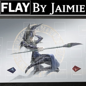 Tapete de juego YGO Mago Oscuro con bolsa de transporte gratuita / Tapete de duelo TCG personalizado de tela premium / Impresión Ultra HD con superficie antideslizante /